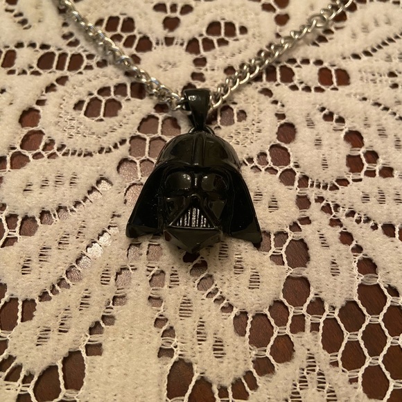 Darth Vader Star Wars Necklace - Picture 1 of 2